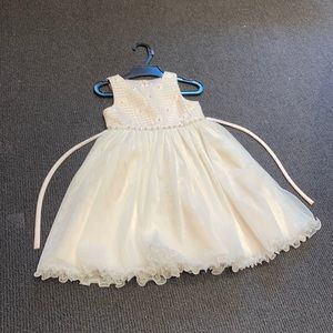 Little Girls white dress (wedding events)